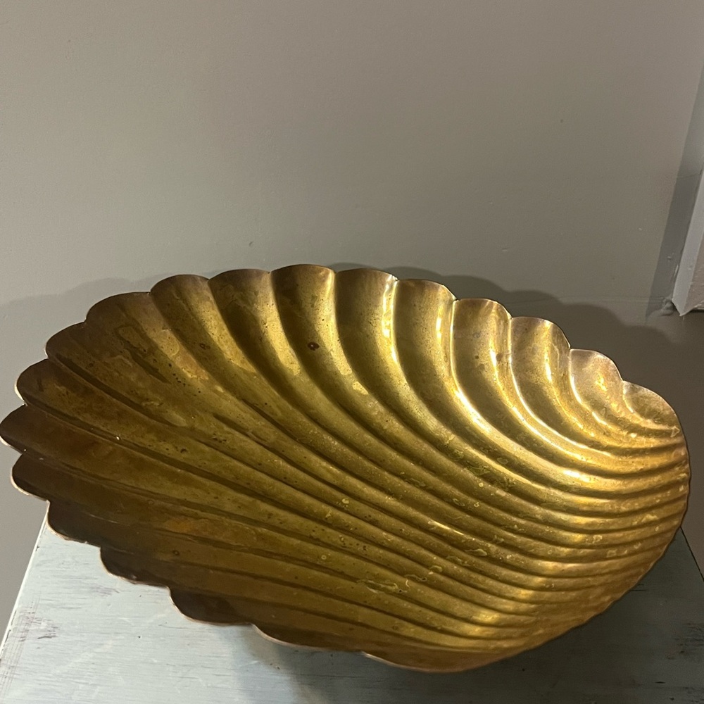 Elegant Large Brass Shell-Shaped Footed Dish